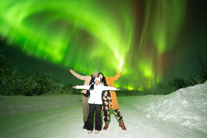 Aurora Chasing Tour With Free Photography Service - Stop in Fairbanks: where the aurora hunt happens